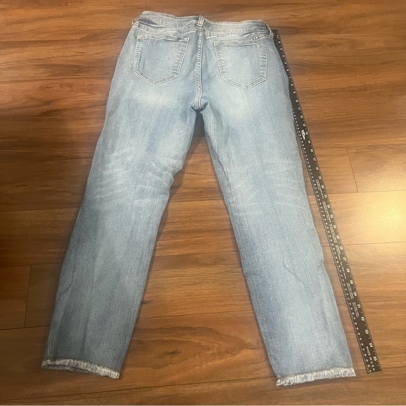 G H Bass & Co Light Blue Cropped Jeans with frayed edges - Picture 8 of 9